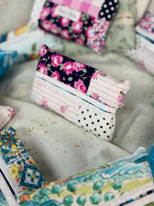 Rosy Picnic Tissue Holder